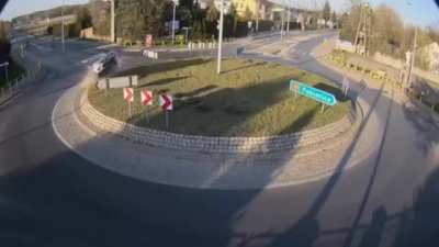 Me in forza when i see a roundabout