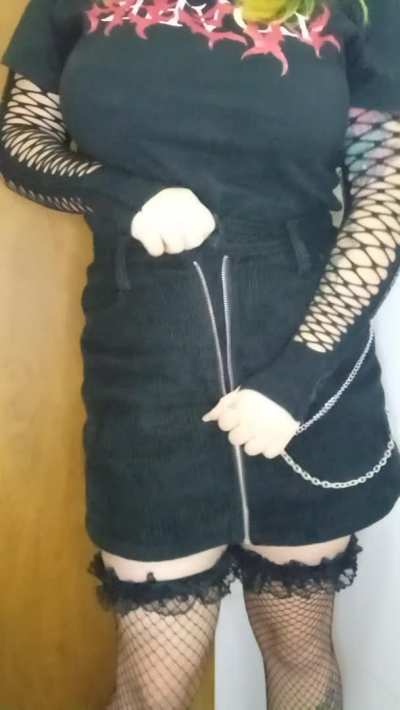 would you fuck an emo girl with big tits on the first date? [drop]