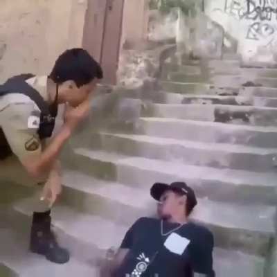 Carai biladinho, dormiu no plantão mano