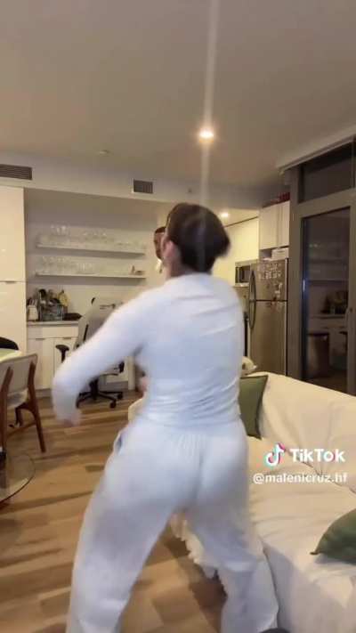 Maleni thick 😮‍💨😮‍<wbr>💨😮‍💨