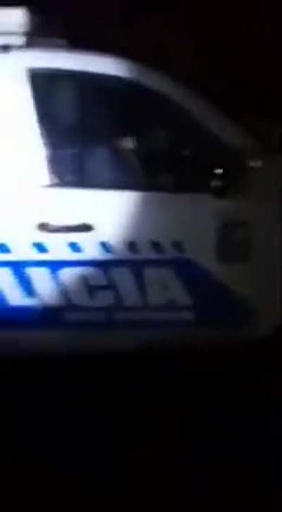No sé si ya lo habrán subido. Pero lo dejo acá por las dudas. Policía del Chaco. (SPOILER: cuidado, puede incluir policías con los lompas abajo).