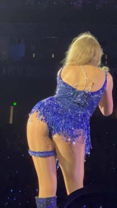 I can't blame myself look at her 🍑🍑🍑