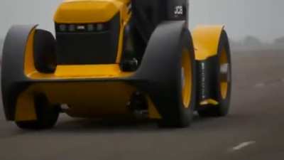 JCB Fastrac 8000 - брита<wbr>нский гоноч<wbr>ный тракт<wbr>ор, спосо<wbr>бный разог<wbr>натьс<wbr>я до 250 км/ч.