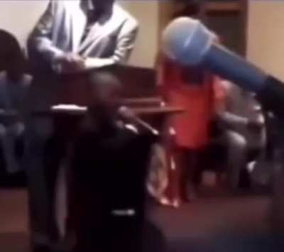 liln leading Sunday Service