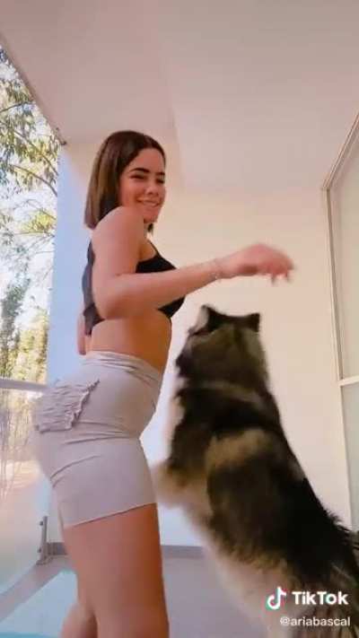 Just love dogs. Specially thicc ones.