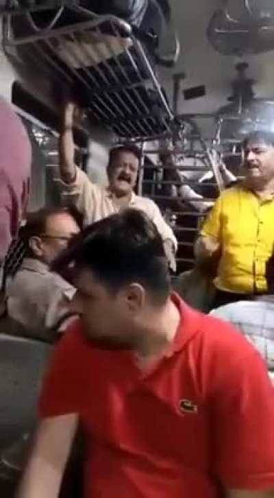 mumbai ke uncle log
