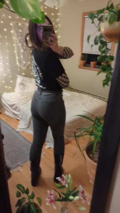 Sassy+sweet graduate professional. Long/short term GFE available.