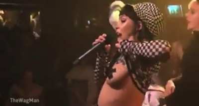 Doja cat flashing