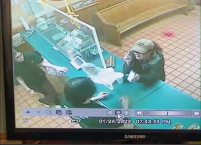 Woman at restaurant near my home throws hot soup after her card supposedly declines