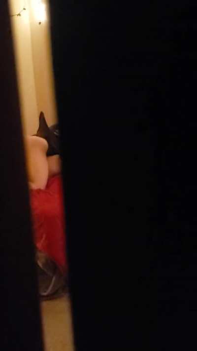hubbt loves to watch from the closet 😏