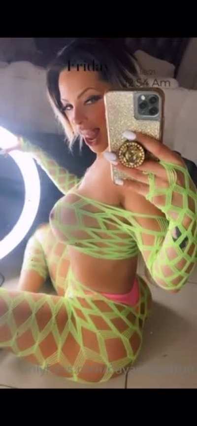 NSFW side boob