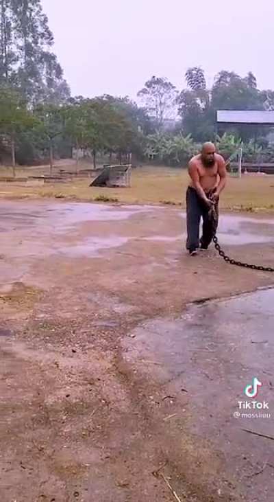 This man’s chain whip mastery is frightening