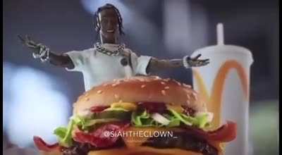 Básicamente el comercial de la hamburguesa de Travis Scott.