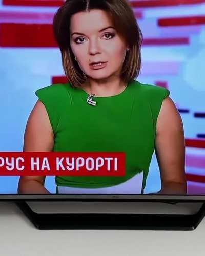News anchor lost her tooth during live broadcast.