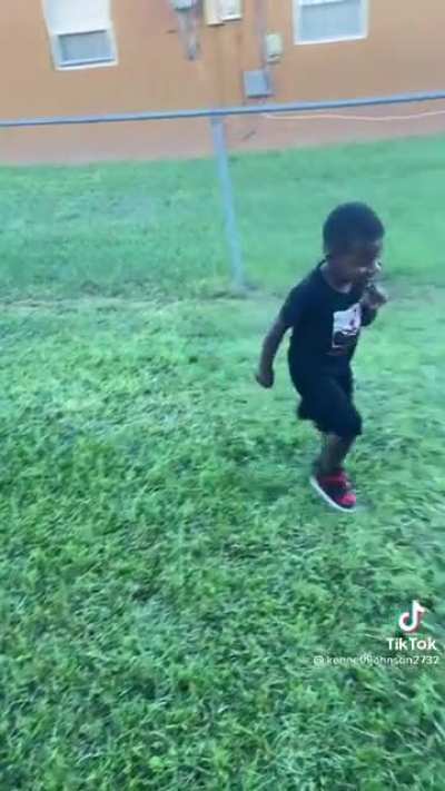 Somebody come get lil bro 😭