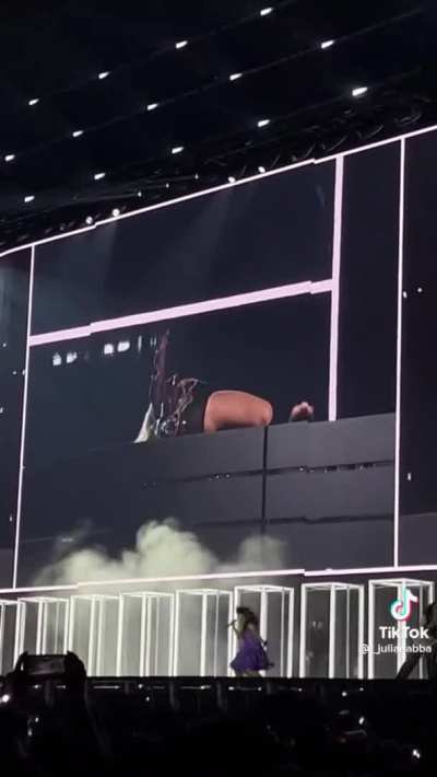 Has to be my favorite performance from her new tour (3 different clips put together)