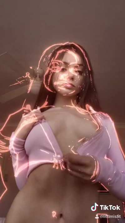I tried out the neon shadow filter trend, but instead on my boobs! ☺️