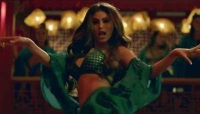 Mouni Roy 🔥💦