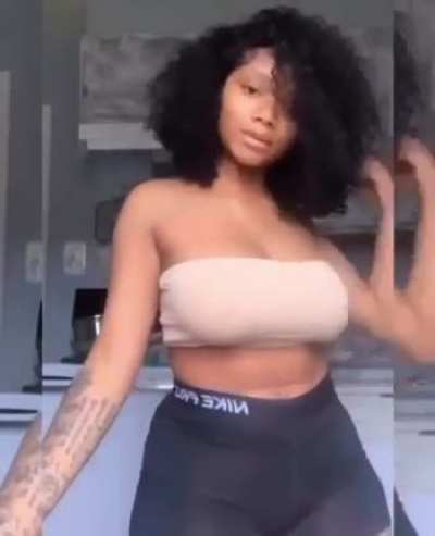 500 upvotes & I’ll reveal my tits on here🙈<wbr>😌🍈. Btw add my snap @ londynvee40