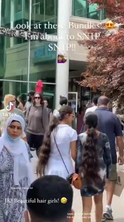 Dehumanizing random people & seeing them as walking weaves/hair bundles ..🥴