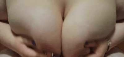 What better way to start the weekend than a good titfuck. 💦💦