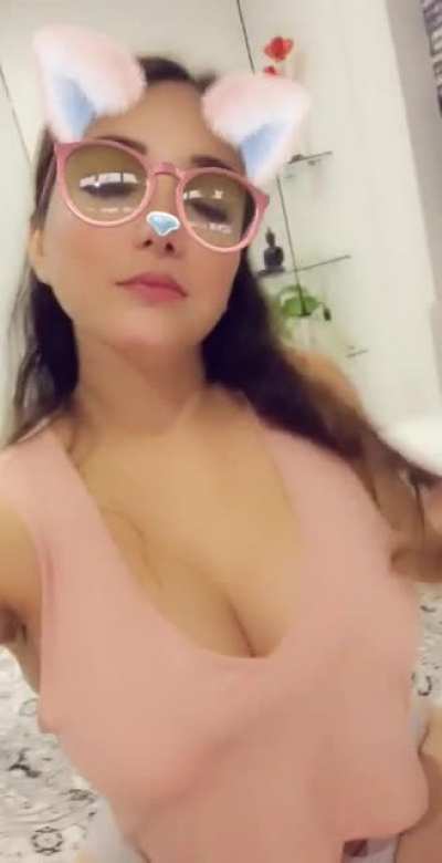 Hola les mando besos cuidense mucho