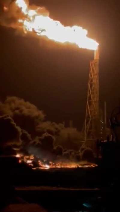 Venezuela: Yesterday in the middle of a new fuel crisis, fire erupts in Punta Cardon’s refinery.