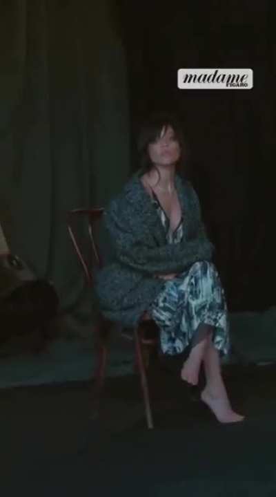 Jenna’s beautiful bare feet