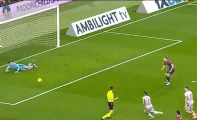 No way referee celebrated OLMO missed pen 😳