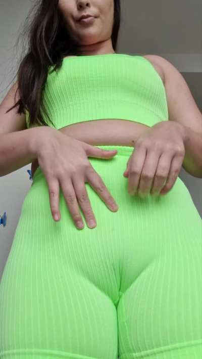 To the 12 guys that likes thick asians 😈 would u jerk off to mu nudes if i send some :)