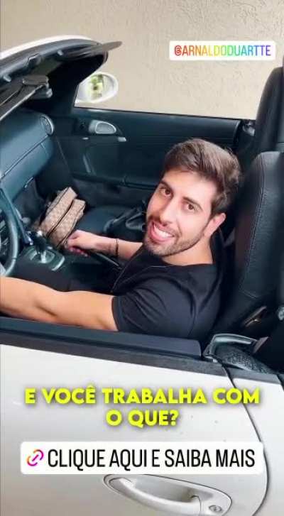 Finalmente achei uma maneira de ficar rico, vou gastar as economias da minha vó com esse simpático empresário e comprar meu tão sonhado Porsche.