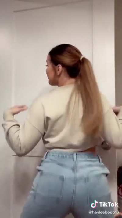 She got the moves! Damn white girl!