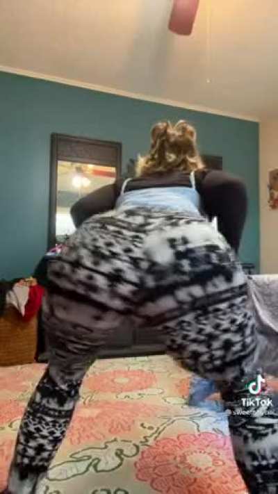 Big twerking 🍑👑