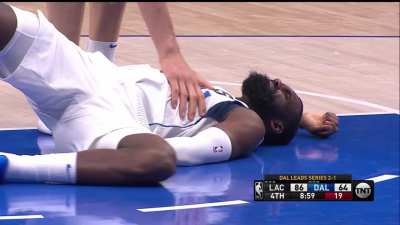 [Highlight] Tim Hardaway Jr. looks like he tries to get the foul call but ends up hurting himself instead
