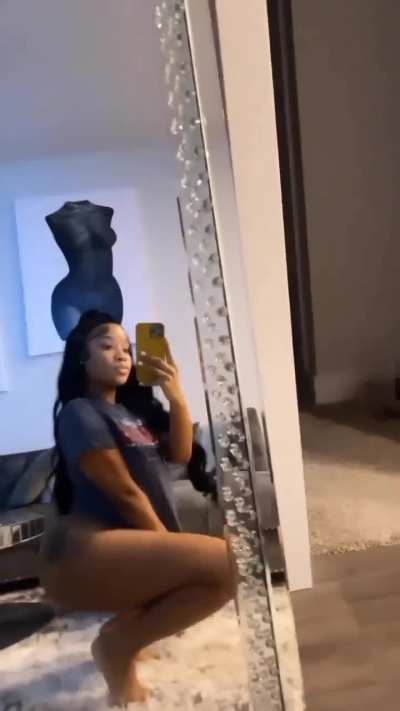 🍑🤳🏽🤎