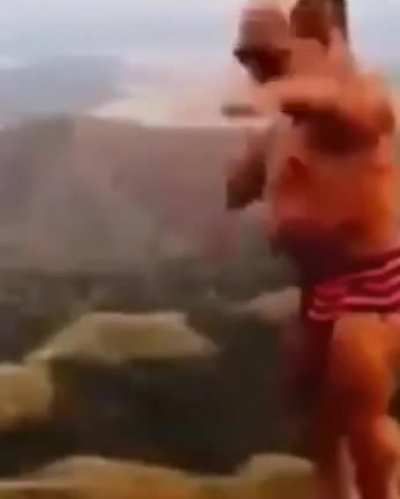 É...