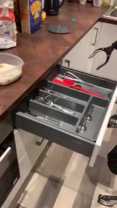 That's some impressive dexterity not gonna lie