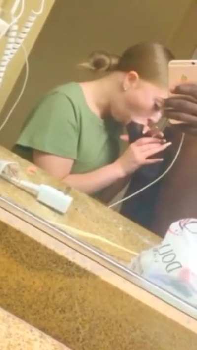 👀