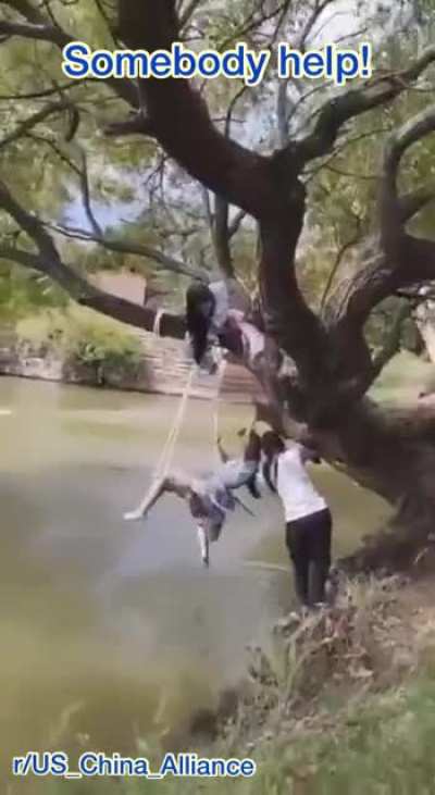 Behind stage: how to take photo on a tree swing
