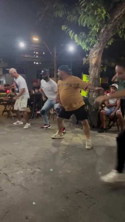 the guy wearing orange is locked in😭🤯