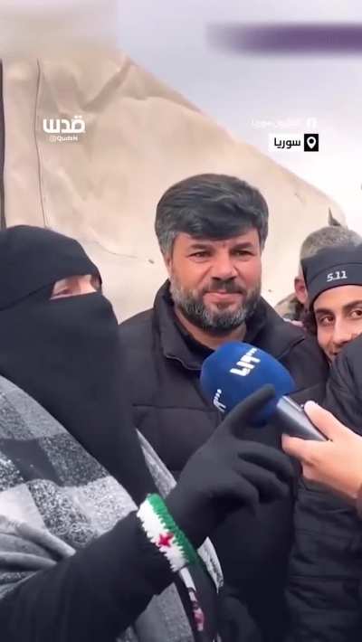 ام الشهداء والدة الشهيد عبد الباسط الساروت فور وصولها لبلدها: 