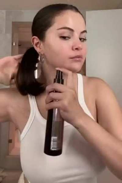 Big tittied celebrity made a video with a tanktop