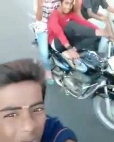 F 🏍