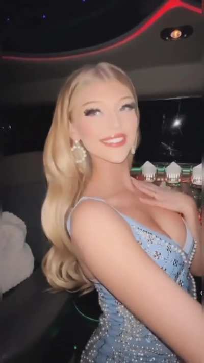 Fuck she's so gorgeous 