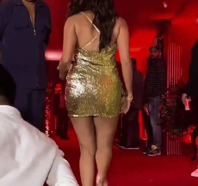 Guess this golden booty🤤