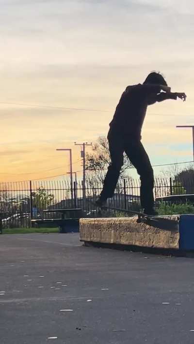 Golden hour noseslide