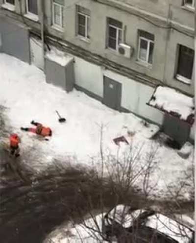 Removing snow from roof without any fall protection