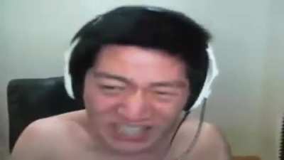 Yo al ver que mi meme tiene un montón de upvotes pero no sale en el vídeo del dylan: (Bajen el volumen.)