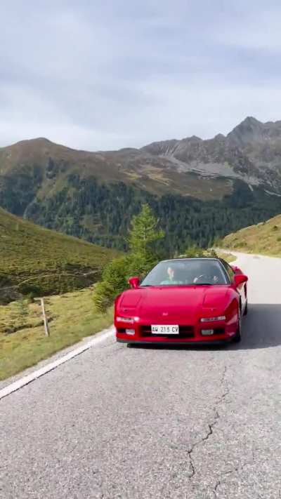 Troppi post di incentivi ed auto nuove, vi lascio una NSX che nelle alpi che abbiamo recentemente filmato per rendere più carino il feed