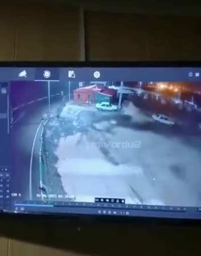 This video of the Turkey 7.8 magnitude earthquake shows the arrival and differences of the P-waves and S-waves. (GIF made by u/esberat)
